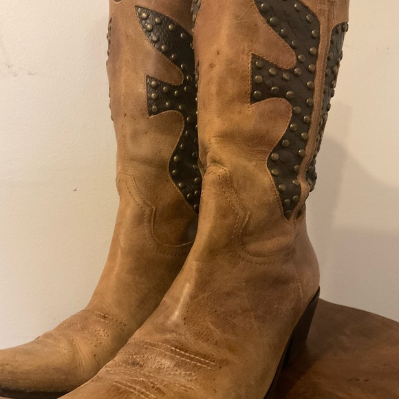 Brown Matisse Women’s Cowboy Boots with Studded Inlay. - Picture 4 of 7